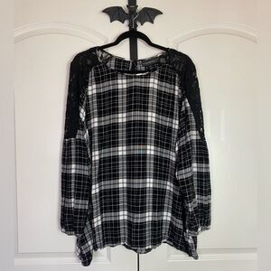 Cottagecore Style Blouse Black and White Plaid Lace Accents, lightweight  22/24